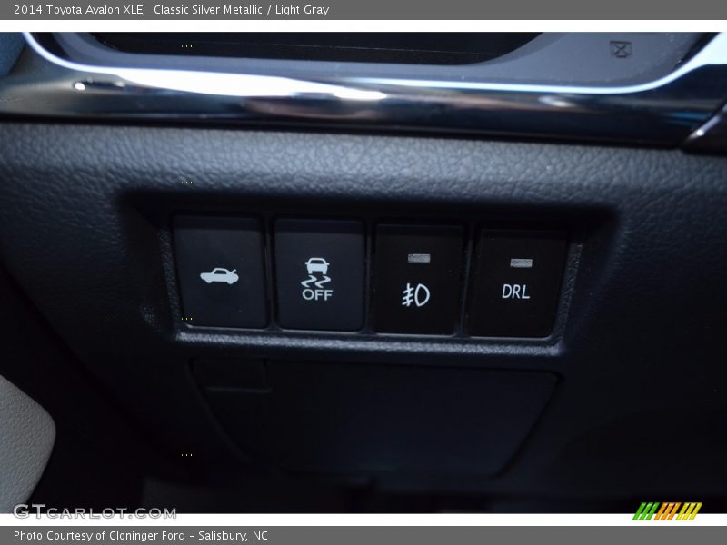 Classic Silver Metallic / Light Gray 2014 Toyota Avalon XLE