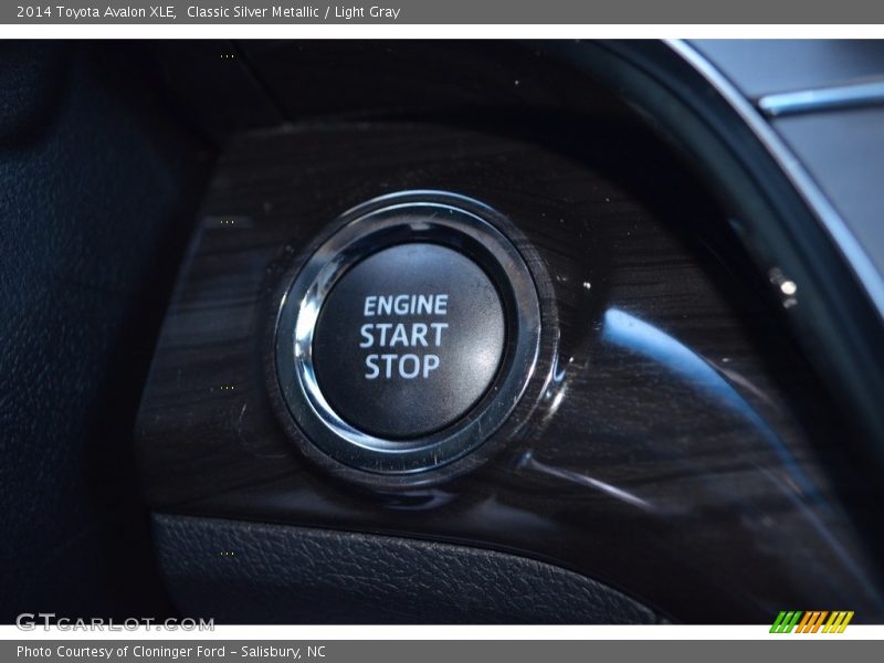 Classic Silver Metallic / Light Gray 2014 Toyota Avalon XLE