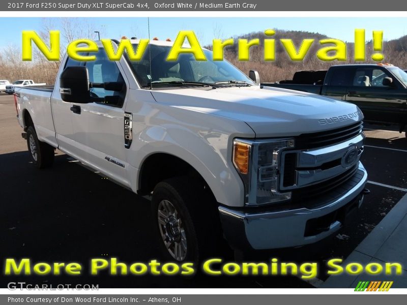 Oxford White / Medium Earth Gray 2017 Ford F250 Super Duty XLT SuperCab 4x4