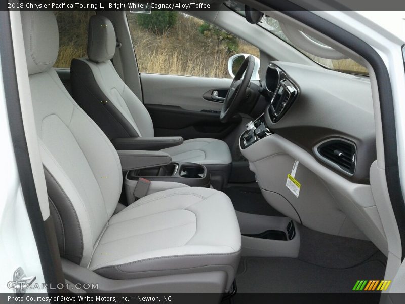 Bright White / Cognac/Alloy/Toffee 2018 Chrysler Pacifica Touring L