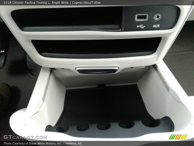 Bright White / Cognac/Alloy/Toffee 2018 Chrysler Pacifica Touring L