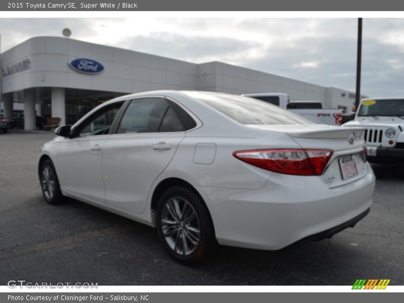 Super White / Black 2015 Toyota Camry SE