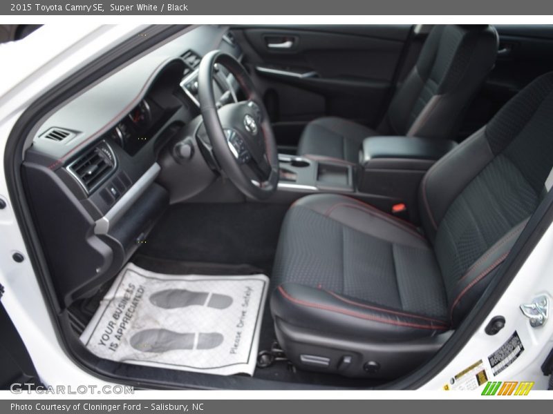 Super White / Black 2015 Toyota Camry SE
