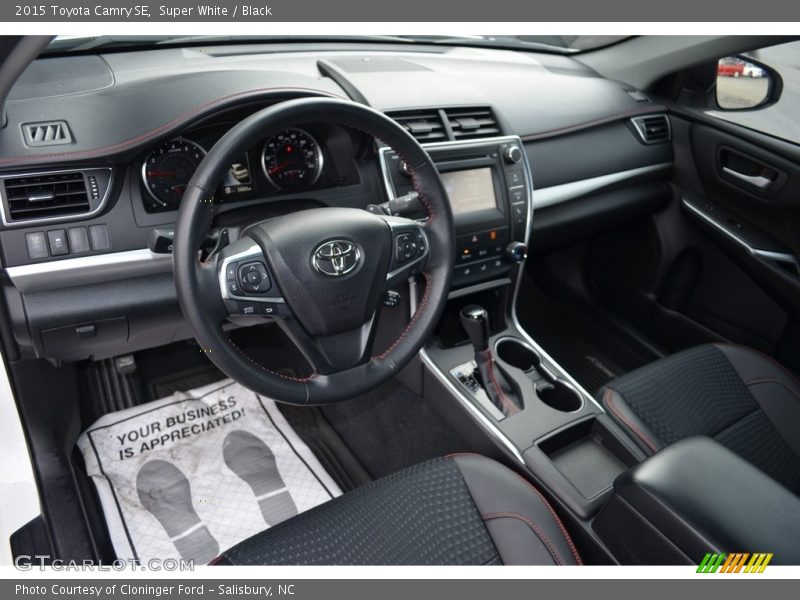 Super White / Black 2015 Toyota Camry SE