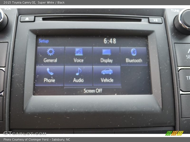 Super White / Black 2015 Toyota Camry SE
