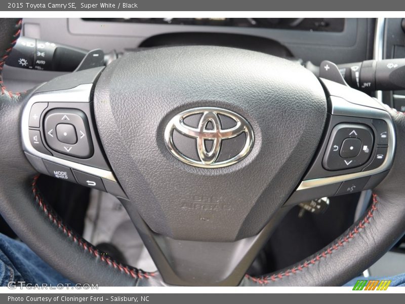 Super White / Black 2015 Toyota Camry SE