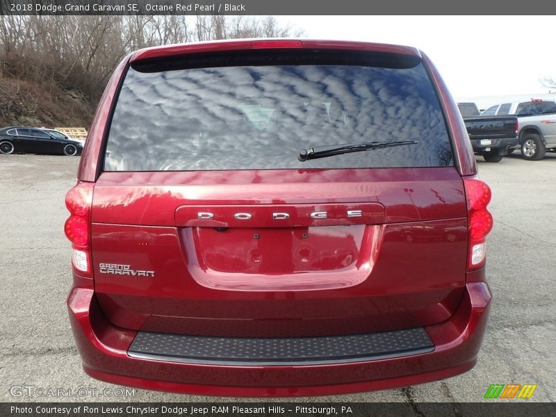 Octane Red Pearl / Black 2018 Dodge Grand Caravan SE