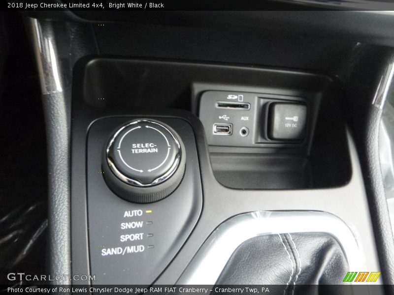 Bright White / Black 2018 Jeep Cherokee Limited 4x4