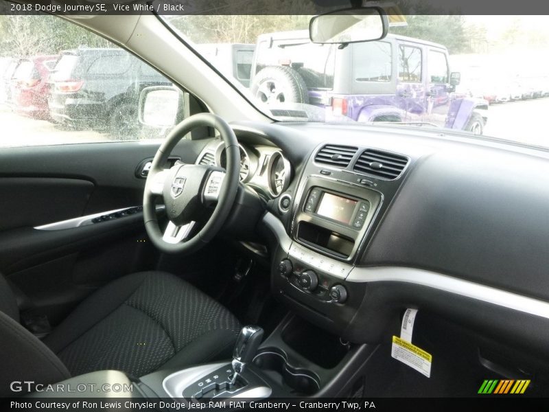 Vice White / Black 2018 Dodge Journey SE