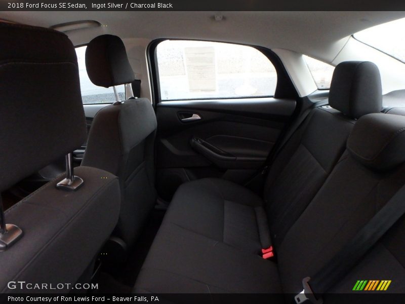 Ingot Silver / Charcoal Black 2018 Ford Focus SE Sedan