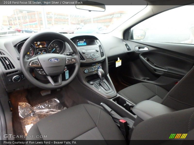 Ingot Silver / Charcoal Black 2018 Ford Focus SE Sedan