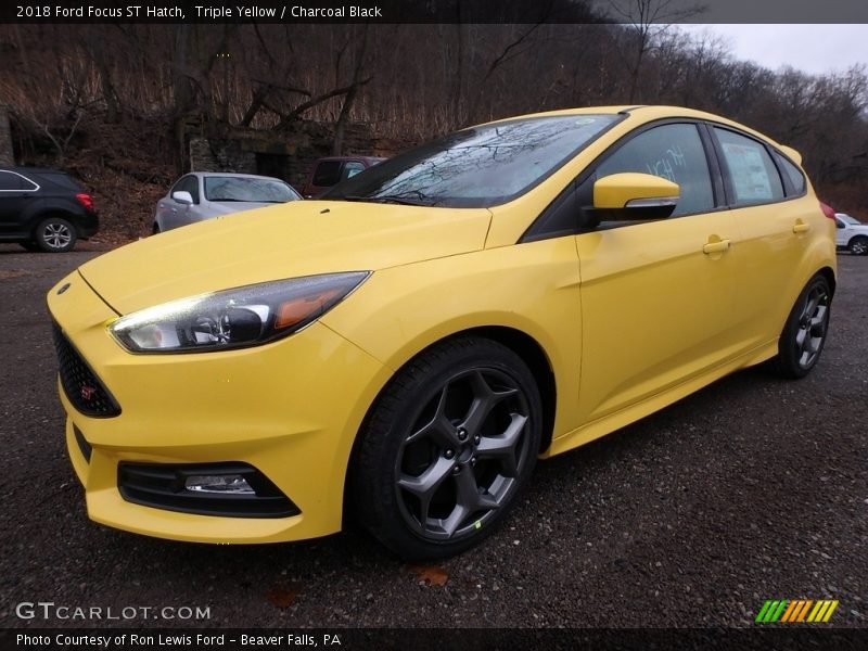 Front 3/4 View of 2018 Focus ST Hatch