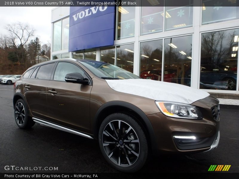 Front 3/4 View of 2018 V60 Cross Country T5 AWD