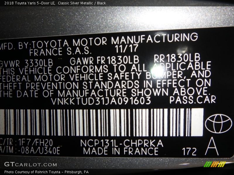 Classic Silver Metallic / Black 2018 Toyota Yaris 5-Door LE