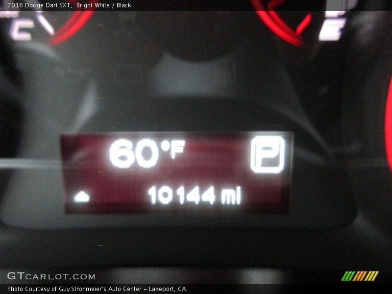 Bright White / Black 2016 Dodge Dart SXT