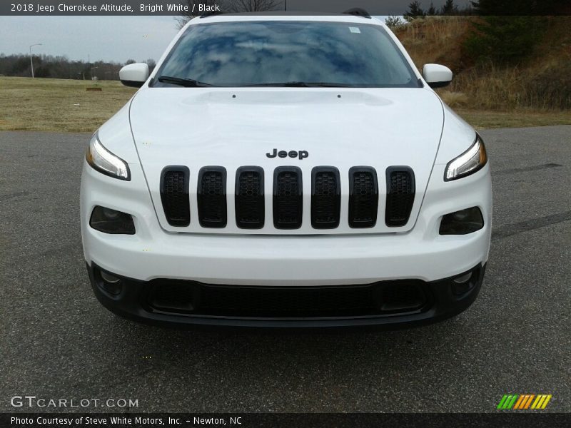 Bright White / Black 2018 Jeep Cherokee Altitude