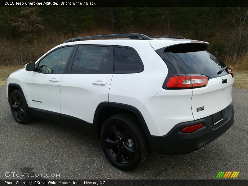 Bright White / Black 2018 Jeep Cherokee Altitude