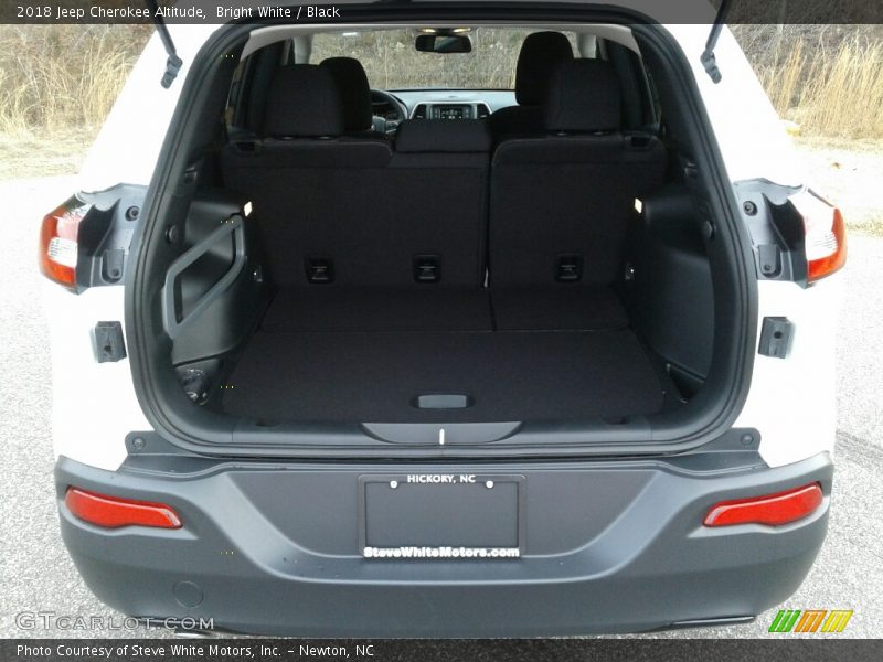 Bright White / Black 2018 Jeep Cherokee Altitude