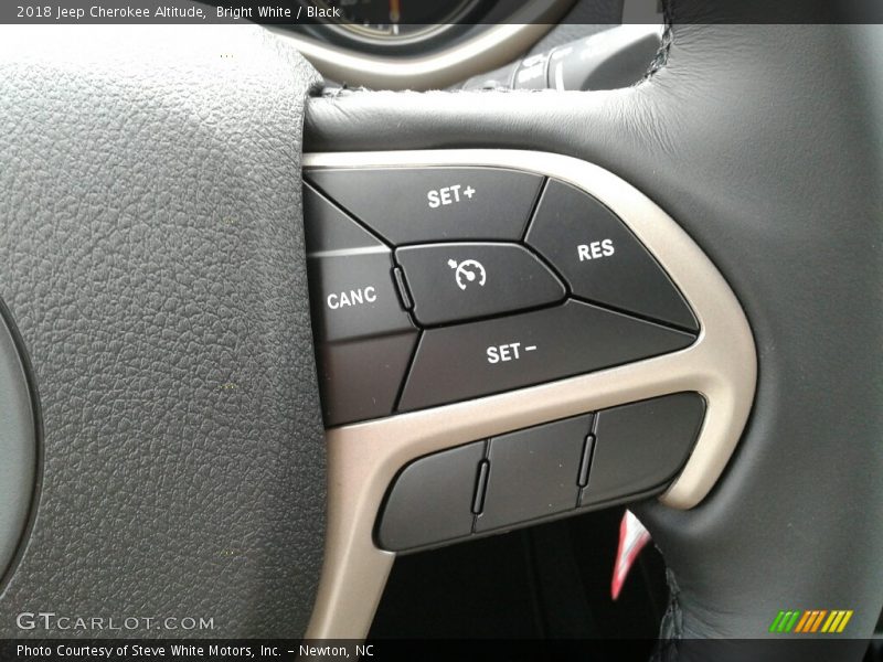 Bright White / Black 2018 Jeep Cherokee Altitude