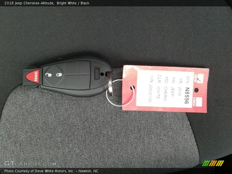 Bright White / Black 2018 Jeep Cherokee Altitude