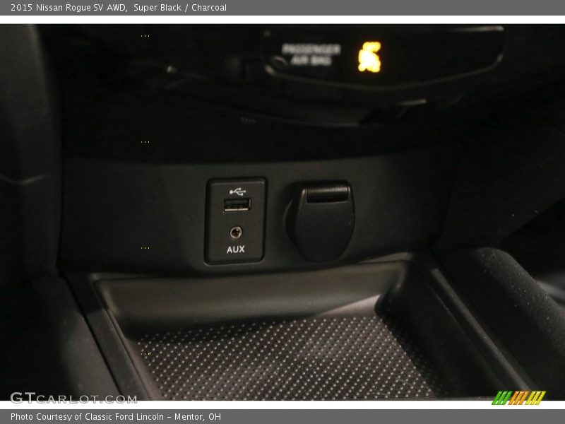 Super Black / Charcoal 2015 Nissan Rogue SV AWD