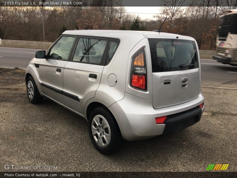 Bright Silver / Black Cloth 2010 Kia Soul 1.6