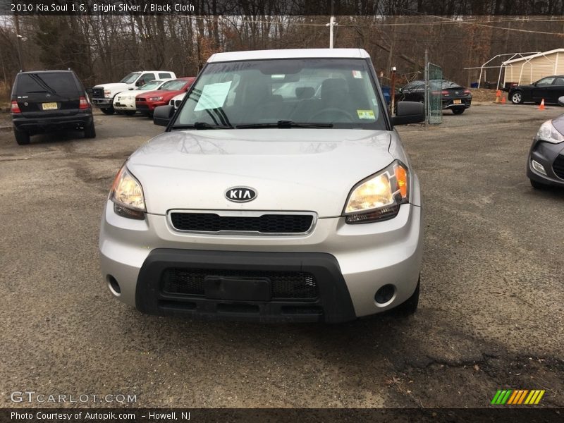 Bright Silver / Black Cloth 2010 Kia Soul 1.6