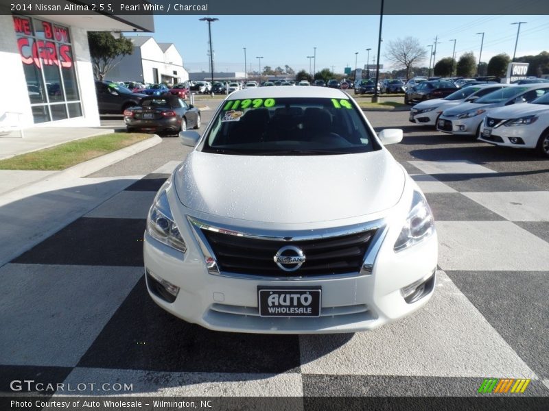 Pearl White / Charcoal 2014 Nissan Altima 2.5 S