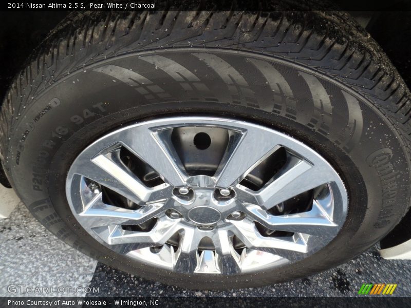 Pearl White / Charcoal 2014 Nissan Altima 2.5 S