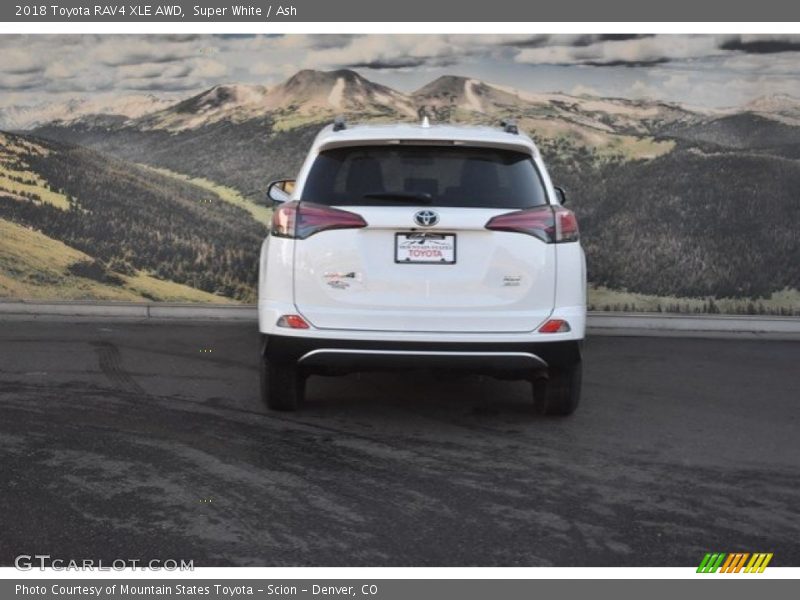 Super White / Ash 2018 Toyota RAV4 XLE AWD
