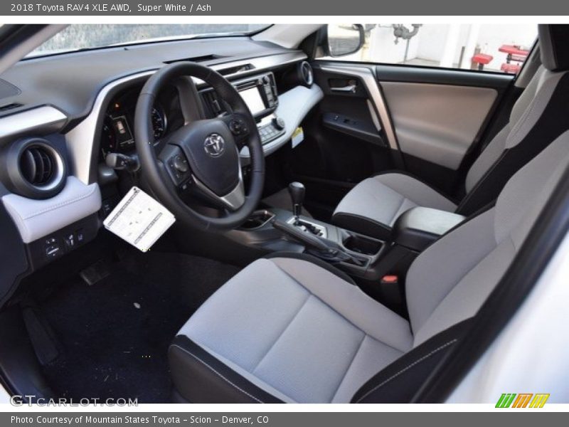 Super White / Ash 2018 Toyota RAV4 XLE AWD