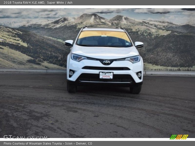 Super White / Ash 2018 Toyota RAV4 XLE AWD