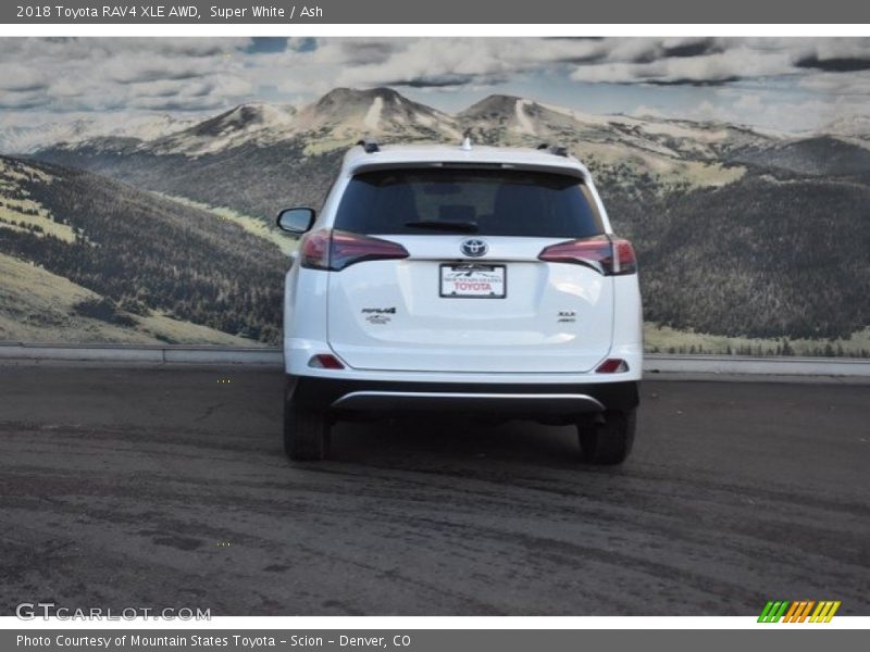 Super White / Ash 2018 Toyota RAV4 XLE AWD