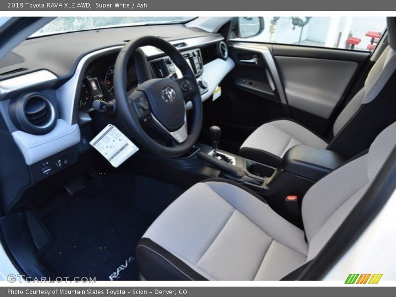 Super White / Ash 2018 Toyota RAV4 XLE AWD