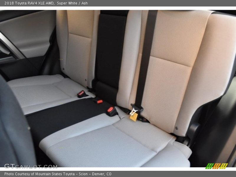 Super White / Ash 2018 Toyota RAV4 XLE AWD