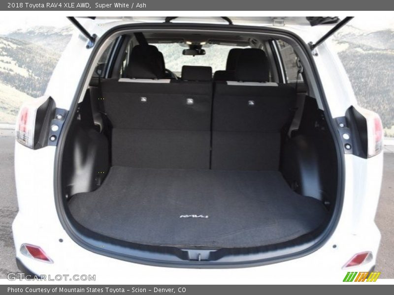 Super White / Ash 2018 Toyota RAV4 XLE AWD