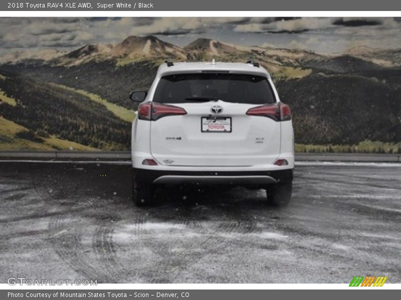 Super White / Black 2018 Toyota RAV4 XLE AWD