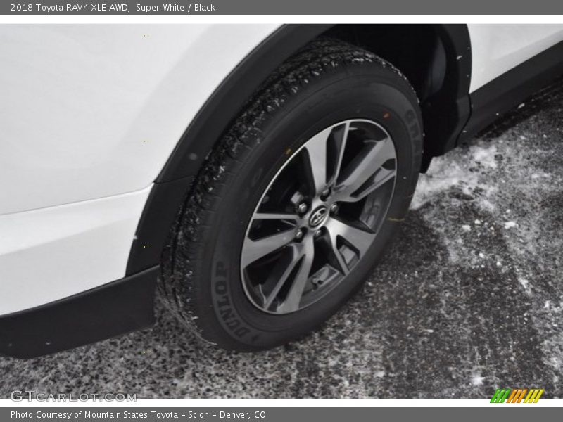 Super White / Black 2018 Toyota RAV4 XLE AWD