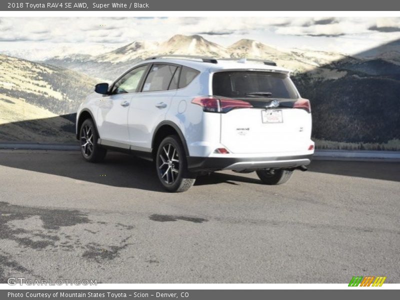 Super White / Black 2018 Toyota RAV4 SE AWD