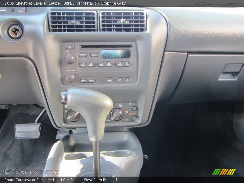 Ultra Silver Metallic / Graphite Gray 2005 Chevrolet Cavalier Coupe