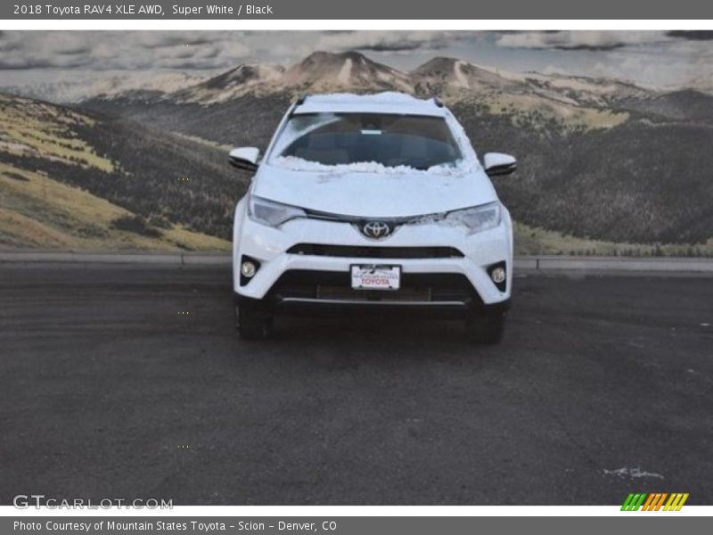 Super White / Black 2018 Toyota RAV4 XLE AWD