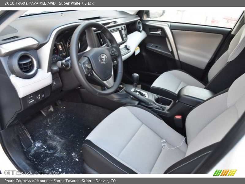 Super White / Black 2018 Toyota RAV4 XLE AWD