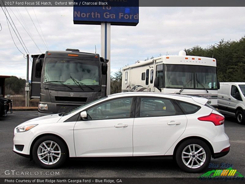Oxford White / Charcoal Black 2017 Ford Focus SE Hatch