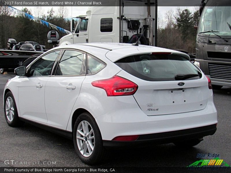 Oxford White / Charcoal Black 2017 Ford Focus SE Hatch