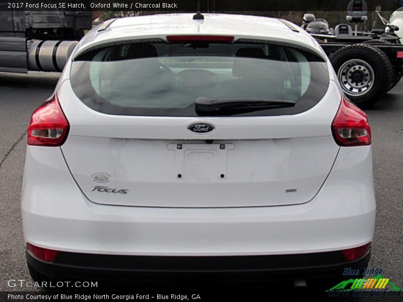 Oxford White / Charcoal Black 2017 Ford Focus SE Hatch