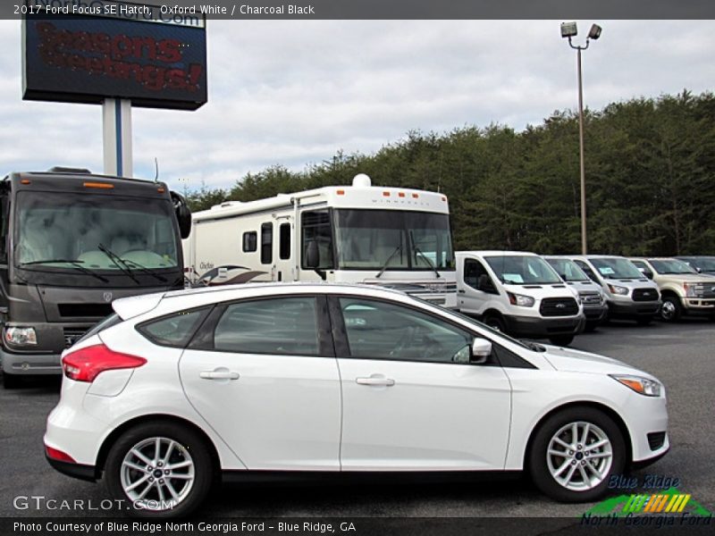 Oxford White / Charcoal Black 2017 Ford Focus SE Hatch