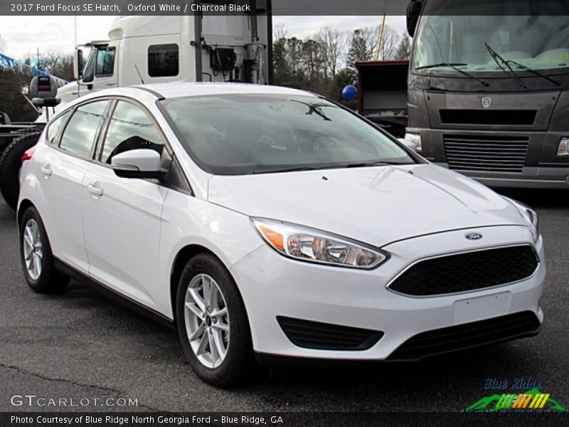 Oxford White / Charcoal Black 2017 Ford Focus SE Hatch