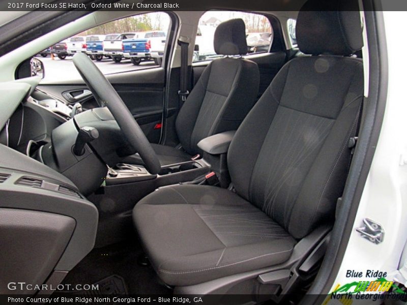 Oxford White / Charcoal Black 2017 Ford Focus SE Hatch