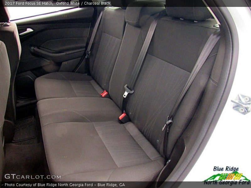 Oxford White / Charcoal Black 2017 Ford Focus SE Hatch