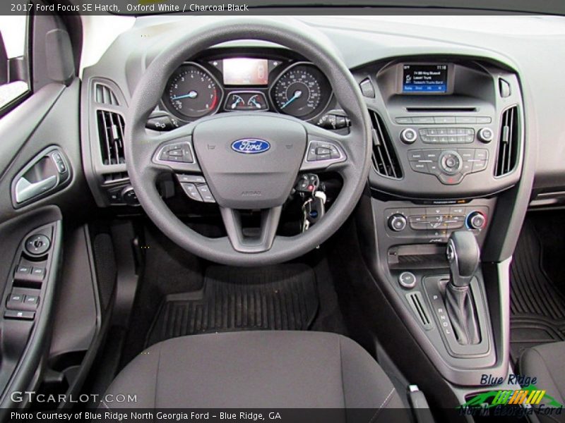Oxford White / Charcoal Black 2017 Ford Focus SE Hatch